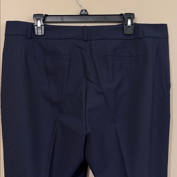 NWT Banana Republic MARTIN FIT LIGHTWEIGHT WOOL STRAIGHT LEG PANT, Navy, size 16 - Picture 8 of 10